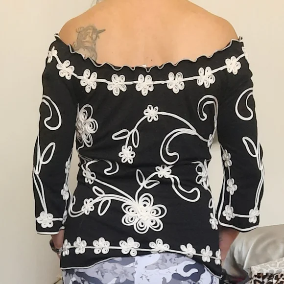 Beautiful blouse - Picture 2 of 7